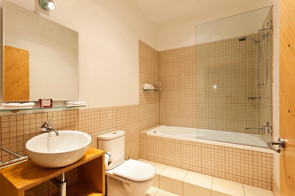 Twofourtwo Boutique Apartments Launceston Bilik gambar